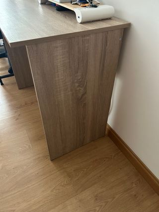 Mesa de escritorio acabado natural