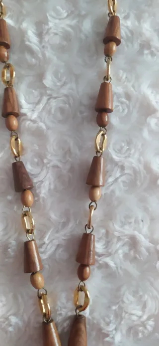 Collar de madera de olivo