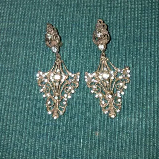 Pendientes antiguos dorados con pedrería