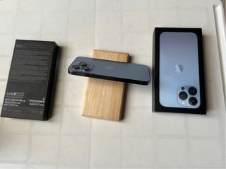 iPhone 13 Pro Turchese/Blu Con scocche argentate