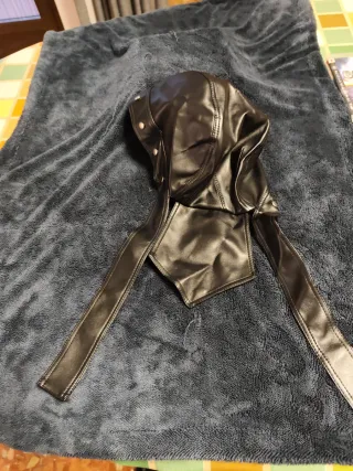 Bandana con remaches y calavera