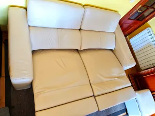 Sofá de piel beige 2 plazas eléctrico