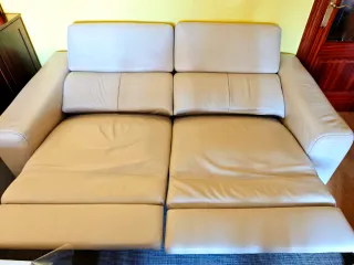 Sofá de piel beige 2 plazas eléctrico