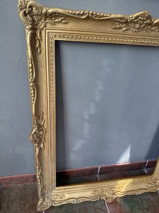 Marco de fotos dorado estilo barroco