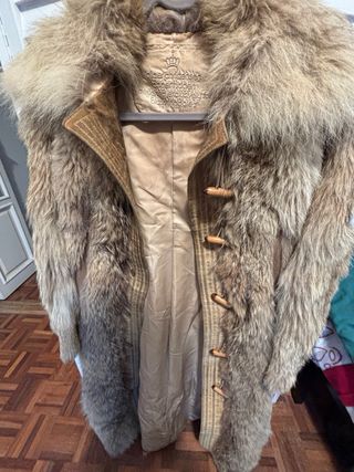 Abrigo largo piel lobo americano