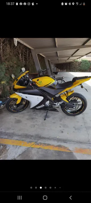 Yamaha YZF R125 Amarilla