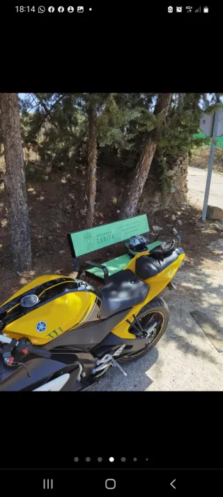 Yamaha YZF R125 Amarilla