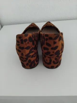 Zapatos de tacón leopardo