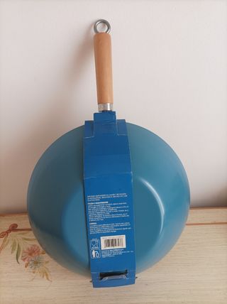 Wok con manico in legno nuovo