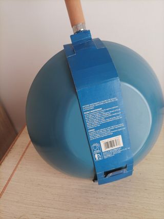 Wok con manico in legno nuovo