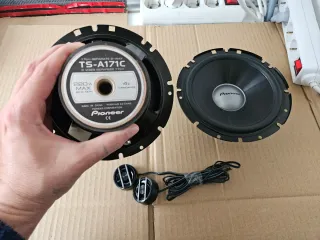 Altavoces Pioneer para coche.