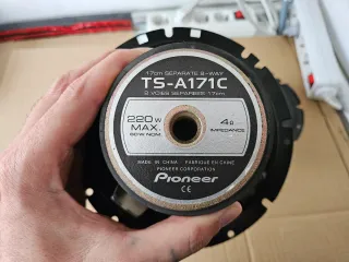 Altavoces Pioneer para coche.