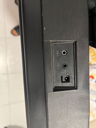 Teclado con soporte y cargador