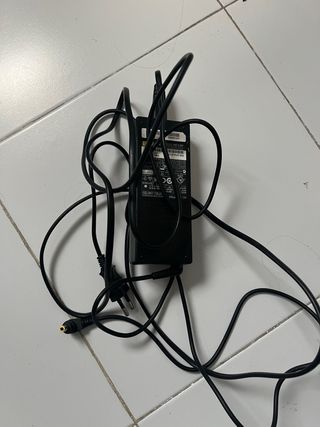 Teclado con soporte y cargador