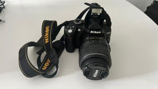 Cámara Réflex Nikon D3000 Kit 18-55mm VR