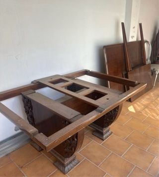 Mesa de comedor antigua de madera