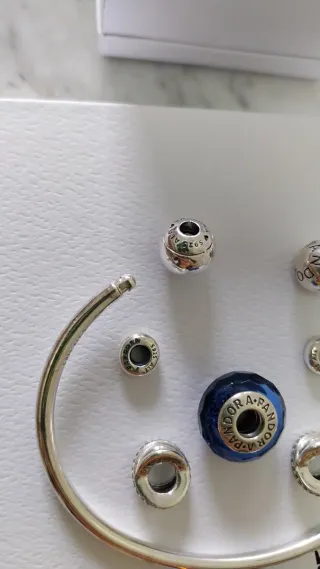 Pulsera Pandora Plata y Cristal Azul. Talla 2.