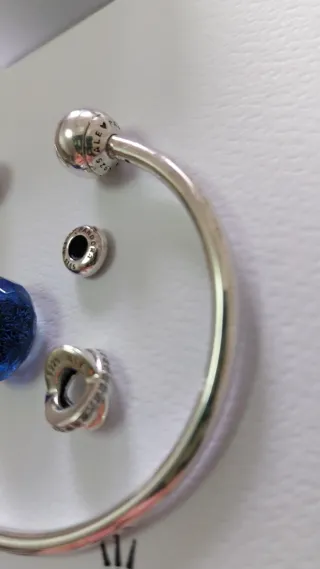 Pulsera Pandora Plata y Cristal Azul. Talla 2.