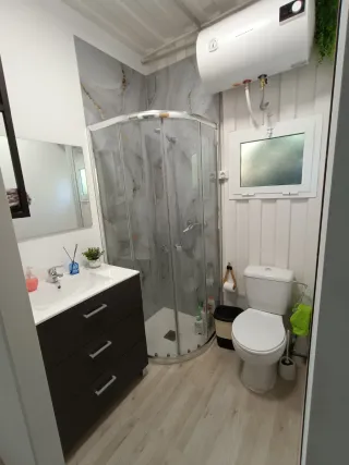 Parcela rústica de 1.200m con vivienda y piscina