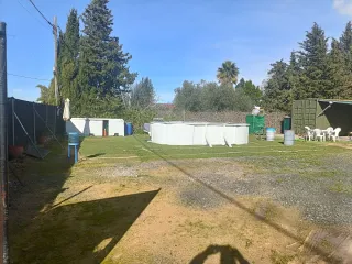 Parcela rústica de 1.200m con vivienda y piscina