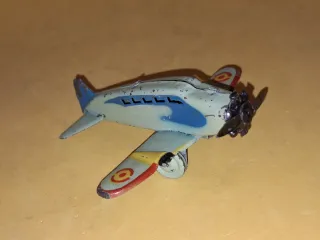 Avión de hojalata antiguo años 40