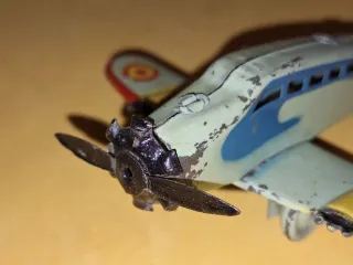 Avión de hojalata antiguo años 40