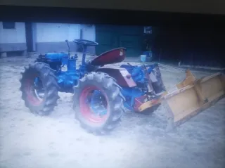 Tractor Agria con pala