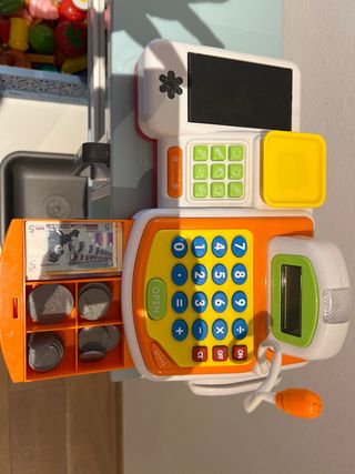 Cocinita de juguete con muchos accesorios