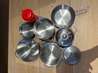 Cocinita de juguete con muchos accesorios