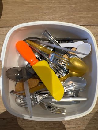 Cocinita de juguete con muchos accesorios