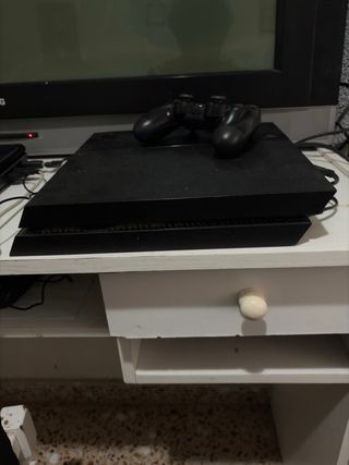 PS4 (PlayStation 4) Negra + Mando