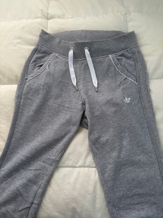 Pantalones chandal Gris - Adidas Originals.