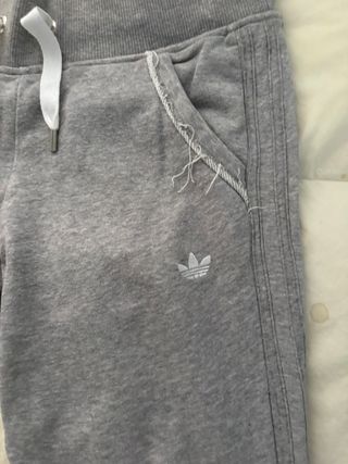 Pantalones chandal Gris - Adidas Originals.