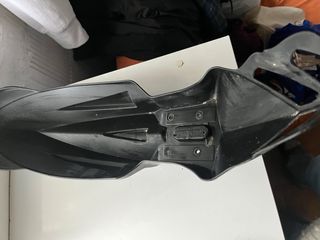 Guardabarros moto con portamatrículas