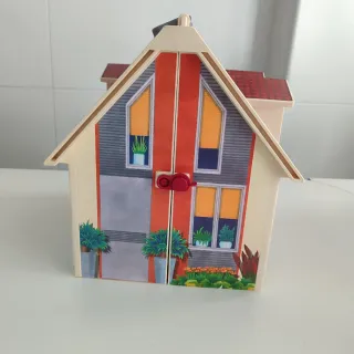 Casa Playmobil con giardino e figure