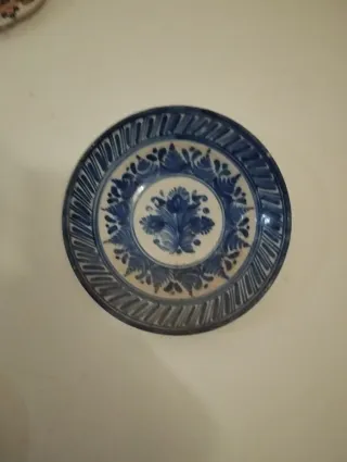 Plato decorativo antiguo pájaro