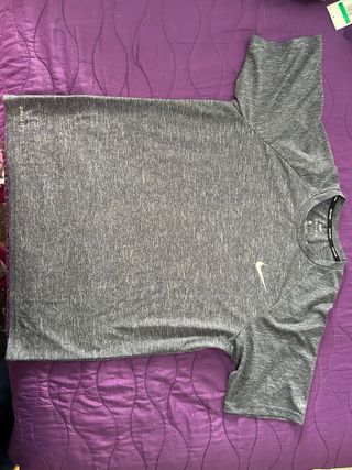 Camiseta Nike Dri-Fit Gris