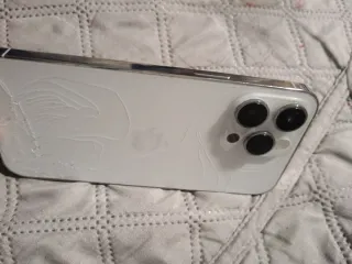 iPhone 14 Pro Max con la pantalla para reparar