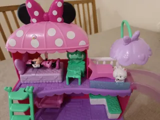 Casa de Minnie Mouse con tobogán