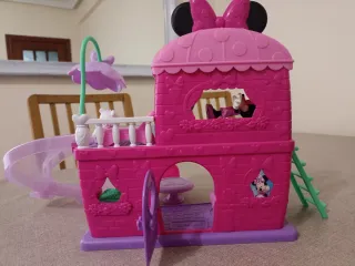 Casa de Minnie Mouse con tobogán