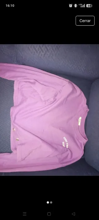 Sudadera morada con botones