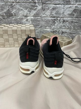 parecias a las Nike Air Max 97 rosas y negras