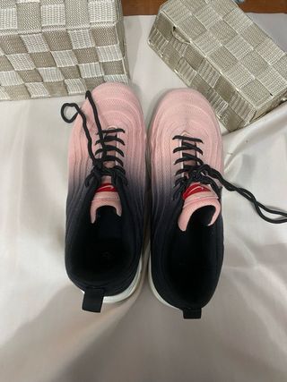 parecias a las Nike Air Max 97 rosas y negras