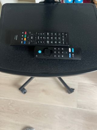 Carrito TV con,fire stick 4k, y tv 32 pulgadas