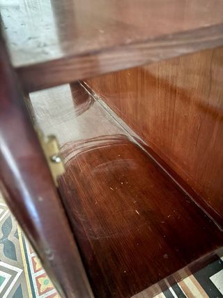 Vetrina antica in legno scuro e vetro negoziabile