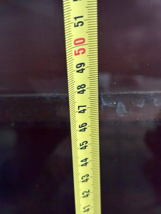 Vetrina antica in legno scuro e vetro negoziabile