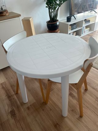 Mesa redonda de jardín