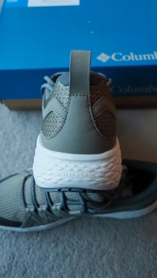 Botas de trekking Columbia novas
