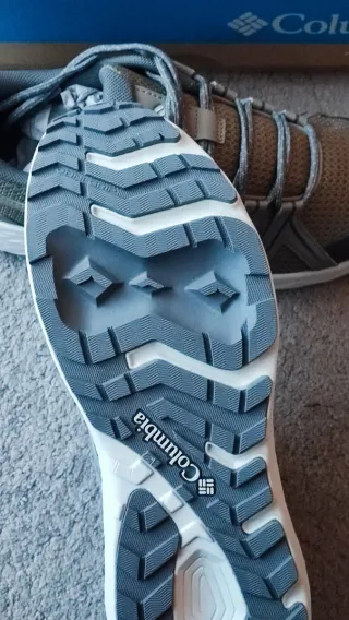 Botas de trekking Columbia novas