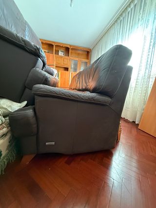 2 sofas de piel marron